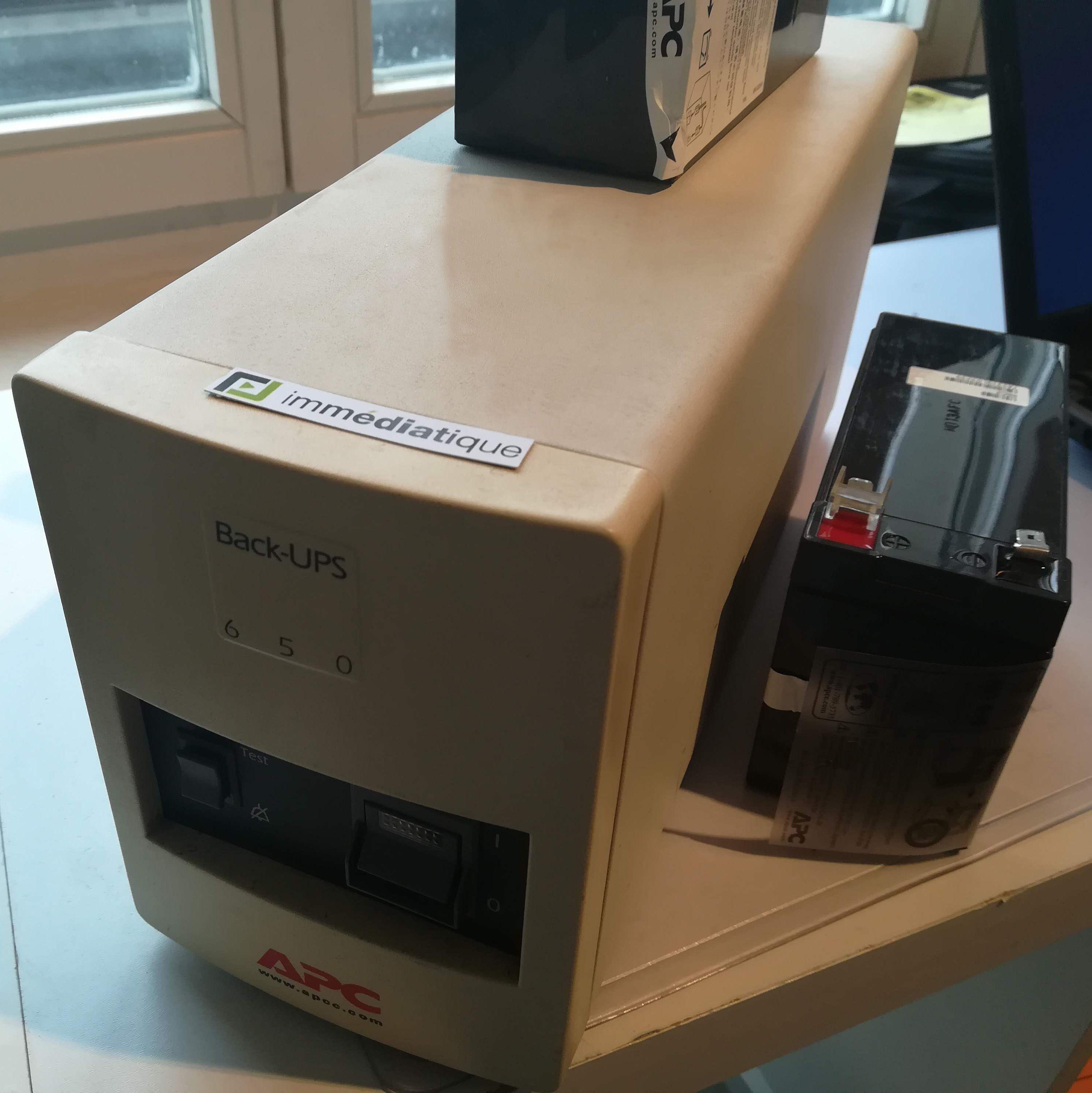 Backup Batterie Secours APC onduleur